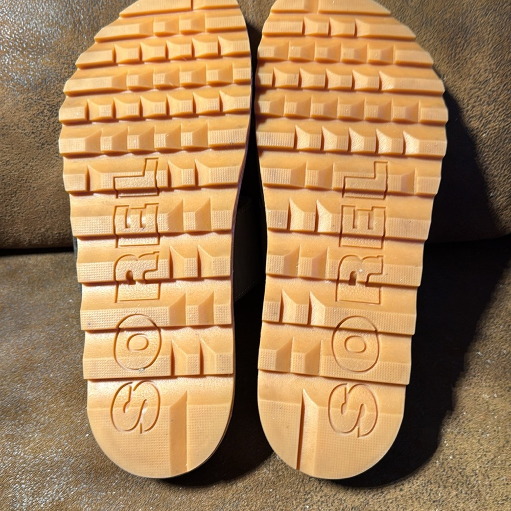 Sorel Two-Tone Brown and Black Slide Sandals with Gold Buckles - Picture 7 of 8